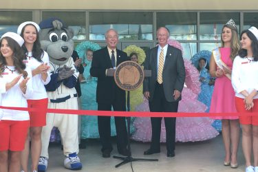 Governor Bentley Cuts the Ribbon on Hurricane Resistant Welcome Center in Mobile County